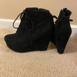 Shi by Journeys women’s bootie